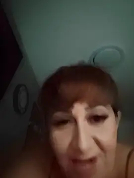 Snapshot of AvaLloyd chatting on October 25, 3:01 pm AvaLloyd online show from October 25, 3:01 pm