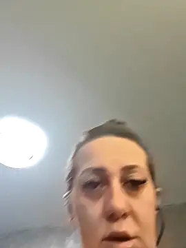 AvaLloyd online show from April 8, 2:02 am