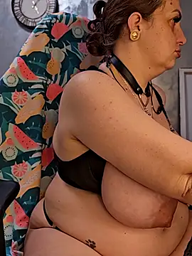 AvaLloyd online show from April 6, 2:07 am