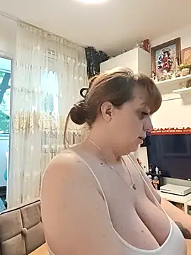 AvaLloyd online show from May 24, 1:22 pm