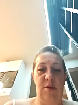 AvaLloyd online show from April 11, 3:03 am