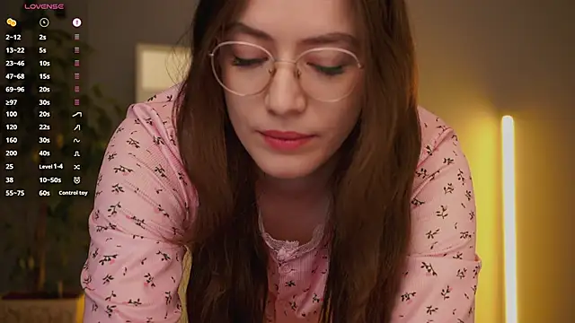 Ester Hill online show from March 10, 3:32 am