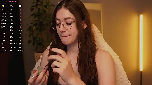 Ester Hill online show from December 2, 1:17 am