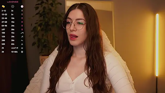 Ester Hill online show from December 3, 12:33 am