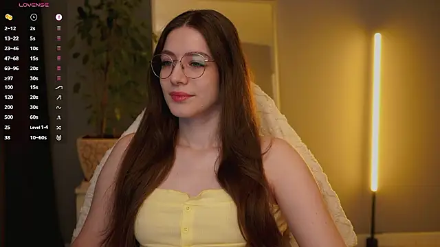 Snapshot of Ester_Hill chatting on February 12, 3:28 am Ester Hill online show from February 12, 3:28 am