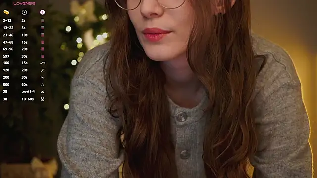 Snapshot of Ester_Hill chatting on December 18, 1:33 am Ester Hill online show from December 18, 1:33 am