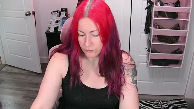Snapshot of gennyrock chatting on June 8, 1:22 pm gennyrock online show from June 8, 1:22 pm