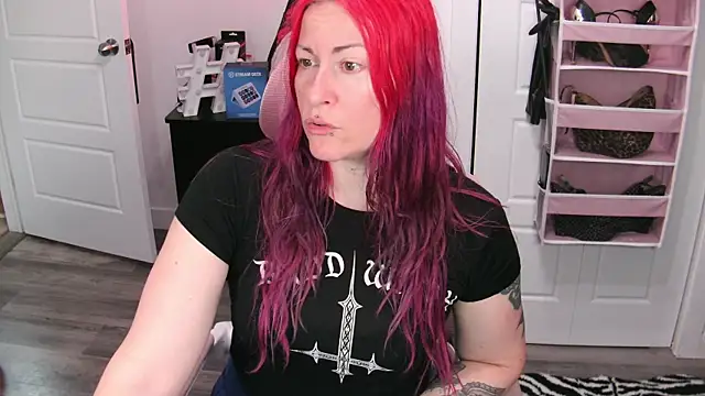 Snapshot of gennyrock chatting on June 19, 2:01 pm gennyrock online show from June 19, 2:01 pm