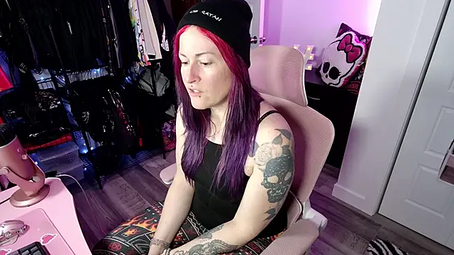 Snapshot of gennyrock chatting on November 16, 2:16 am gennyrock online show from November 16, 2:16 am