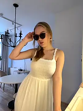 Snapshot of Little_Forest_ELF chatting on November 8, 6:17 am Little Forest ELF online show from November 8, 6:17 am