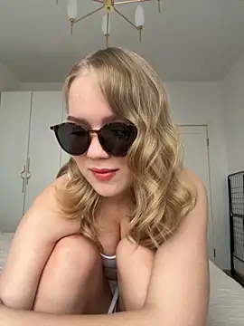 Snapshot of Little_Forest_ELF chatting on November 20, 10:16 am Little Forest ELF online show from November 20, 10:16 am