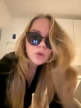 Snapshot of Little_Forest_ELF chatting on November 19, 6:19 pm Little Forest ELF online show from November 19, 6:19 pm