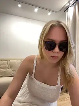 Snapshot of Little_Forest_ELF chatting on October 30, 11:30 am Little Forest ELF online show from October 30, 11:30 am