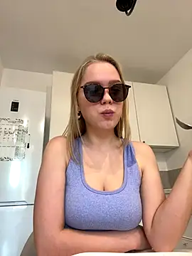 Snapshot of Little_Forest_ELF chatting on November 17, 4:05 am Little Forest ELF online show from November 17, 4:05 am