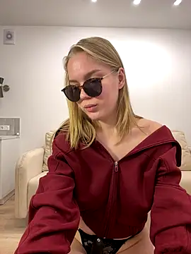 Snapshot of Little_Forest_ELF chatting on November 2, 6:02 pm Little Forest ELF online show from November 2, 6:02 pm