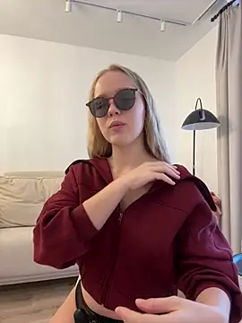 Snapshot of Little_Forest_ELF chatting on November 2, 5:56 am Little Forest ELF online show from November 2, 5:56 am