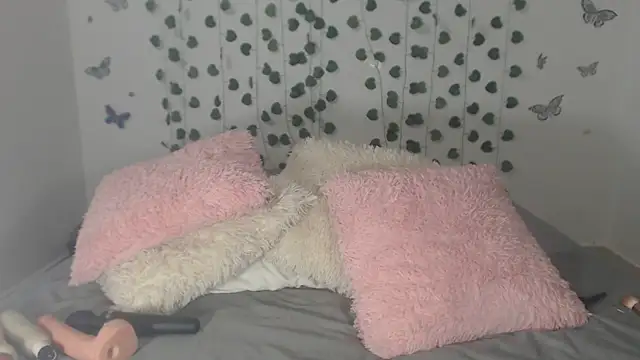 Snapshot of Selena_v chatting on February 19, 10:45 am Selena v online show from February 19, 10:45 am