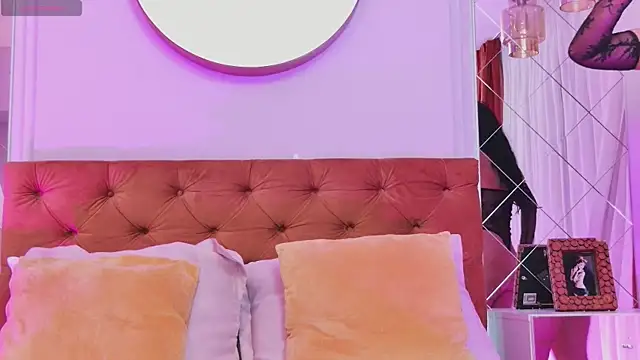 Snapshot of EmilyColle_ chatting on November 9, 8:57 pm EmilyColle online show from November 9, 8:57 pm