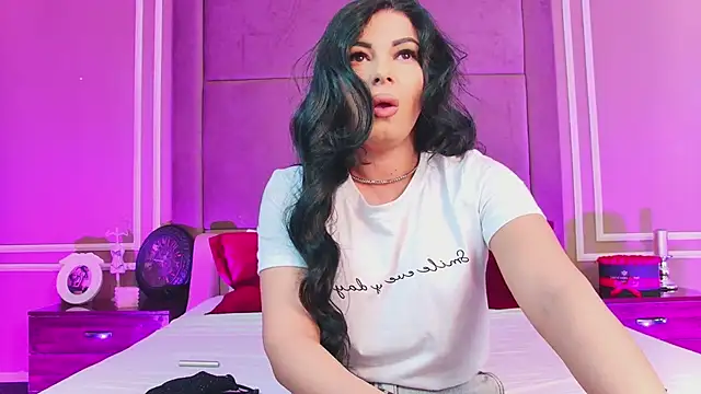 Snapshot of EmilyColle_ chatting on March 10, 5:00 am EmilyColle online show from March 10, 5:00 am