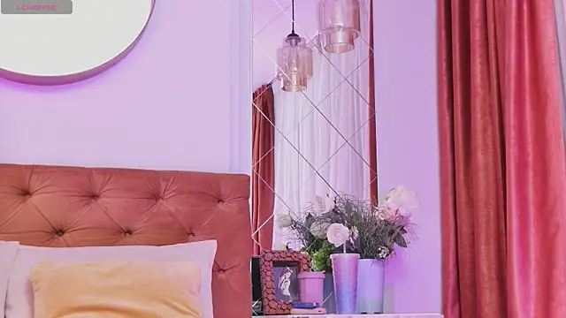 EmilyColle  online show from October 18, 4:14 am