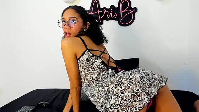 Snapshot of arii_barthon chatting on October 6, 3:08 am arii barthon online show from October 6, 3:08 am