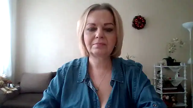 Snapshot of SofiyaPetrova chatting on February 5, 10:19 am SofiyaPetrova online show from February 5, 10:19 am