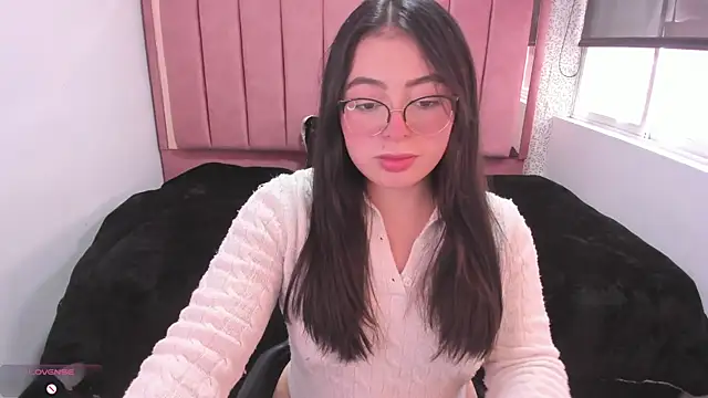 Snapshot of MiaWils_ chatting on June 22, 7:22 pm MiaWils online show from June 22, 7:22 pm