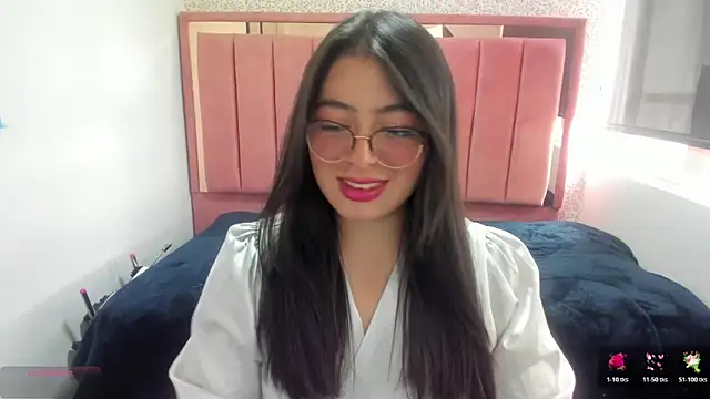 Snapshot of MiaWils_ chatting on June 6, 7:08 pm MiaWils online show from June 6, 7:08 pm