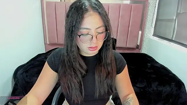 Snapshot of MiaWils_ chatting on July 1, 7:14 pm MiaWils online show from July 1, 7:14 pm