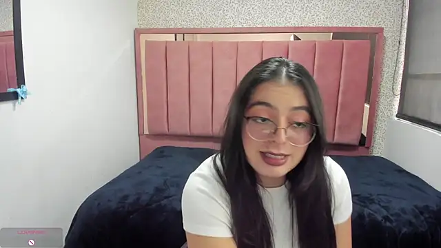 Snapshot of MiaWils_ chatting on May 30, 6:57 pm MiaWils online show from May 30, 6:57 pm