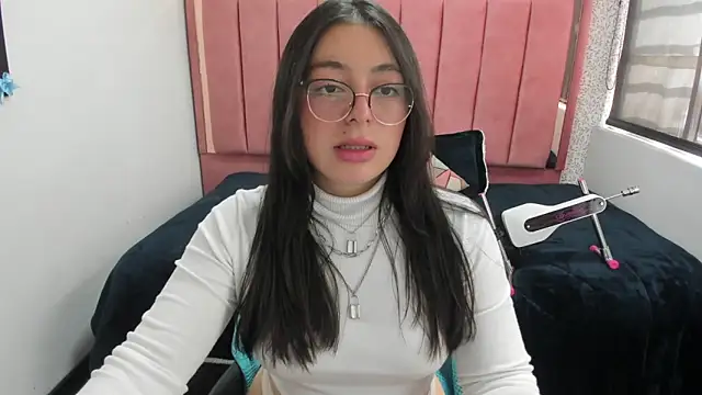 Snapshot of MiaWils_ chatting on June 3, 2:33 pm MiaWils online show from June 3, 2:33 pm