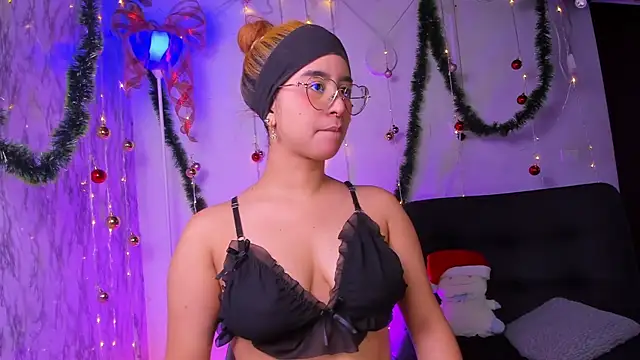 chloe blue online show from December 18, 11:25 am