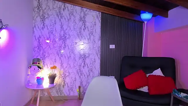 Snapshot of chloe_blue chatting on October 6, 11:22 am chloe blue online show from October 6, 11:22 am