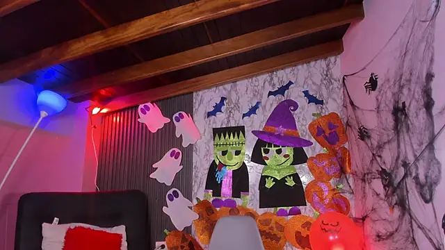 Snapshot of chloe_blue chatting on October 31, 12:24 pm chloe blue online show from October 31, 12:24 pm