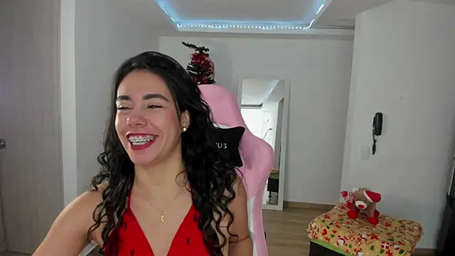 Snapshot of susana_monroy chatting on December 25, 9:11 pm susana monroy online show from December 25, 9:11 pm
