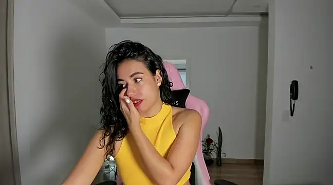 Snapshot of susana_monroy chatting on February 2, 8:19 pm susana monroy online show from February 2, 8:19 pm