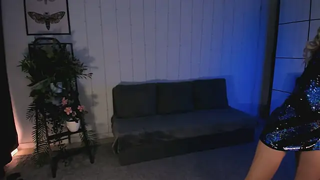 Snapshot of Love_Lines chatting on March 1, 11:37 pm Love Lines online show from March 1, 11:37 pm