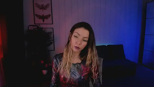 Snapshot of Love_Lines chatting on January 31, 11:13 pm Love Lines online show from January 31, 11:13 pm