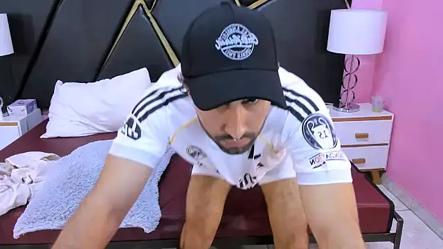 Snapshot of MilanZaire chatting on November 9, 9:30 pm MilanZaire online show from November 9, 9:30 pm