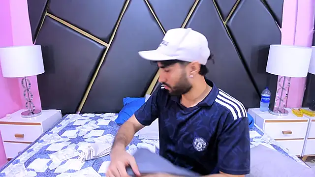 Snapshot of MilanZaire chatting on November 8, 2:15 am MilanZaire online show from November 8, 2:15 am