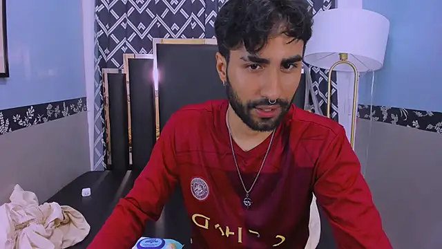 Snapshot of MilanZaire chatting on October 24, 12:20 am MilanZaire online show from October 24, 12:20 am