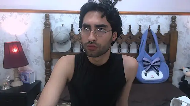 Snapshot of MilanZaire chatting on February 27, 12:36 am MilanZaire online show from February 27, 12:36 am