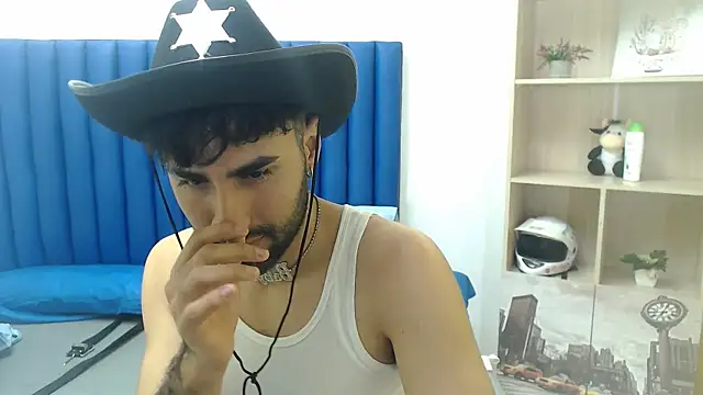 Snapshot of MilanZaire chatting on September 13, 12:21 am MilanZaire online show from September 13, 12:21 am
