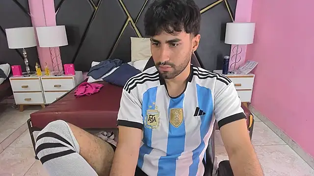 Snapshot of MilanZaire chatting on November 23, 10:09 pm MilanZaire online show from November 23, 10:09 pm