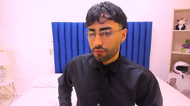 Snapshot of MilanZaire chatting on November 28, 11:27 pm MilanZaire online show from November 28, 11:27 pm