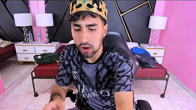 Snapshot of MilanZaire chatting on October 30, 1:48 am MilanZaire online show from October 30, 1:48 am