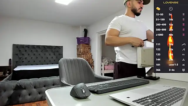 supermanboy94 online show from April 2, 6:20 am