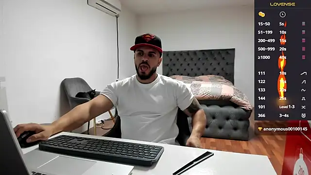 Snapshot of supermanboy94 chatting on October 23, 5:17 am supermanboy94 online show from October 23, 5:17 am