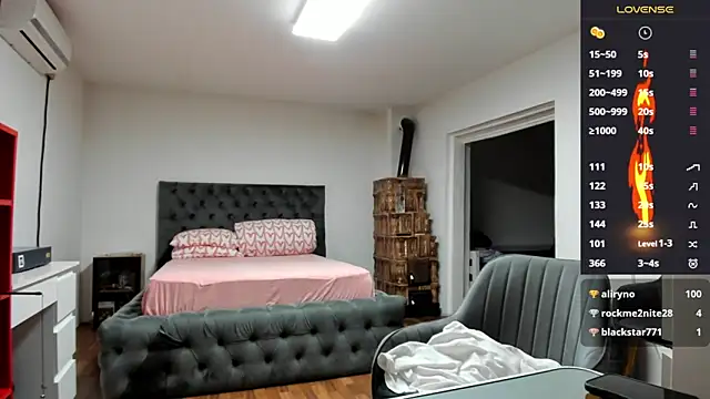 Snapshot of supermanboy94 chatting on November 10, 6:40 am supermanboy94 online show from November 10, 6:40 am