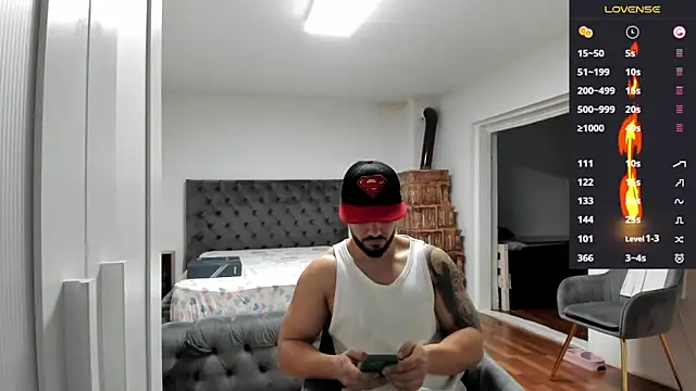 Snapshot of supermanboy94 chatting on November 20, 6:36 am supermanboy94 online show from November 20, 6:36 am